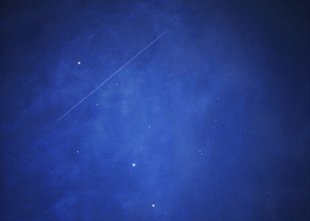 Illustration for article titled Photographer Puts 189 Non-Existent Spy Satellites on Show